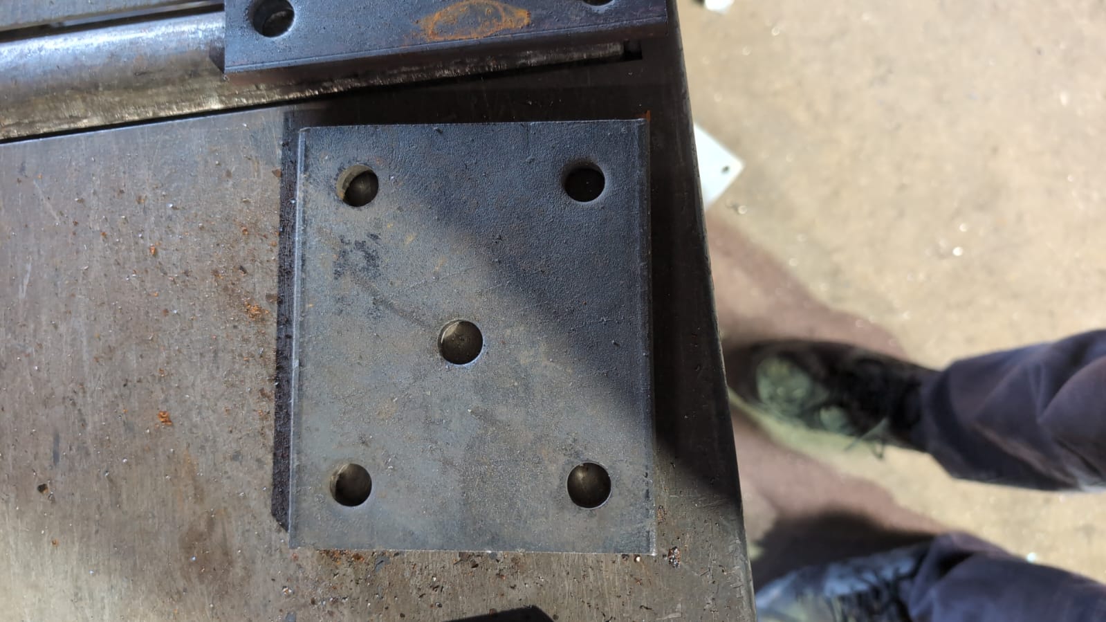 Kopfplatten und Fußplatten